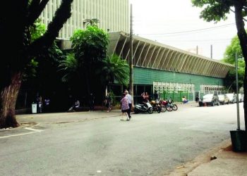 Dogueiros são retirados da Rua Síria, em frente ao Hospital do Tatuapé