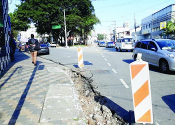 Prefeitura anuncia ‘Asfalto Novo’, na Rua Antônio de Barros, mas reforma sarjetas