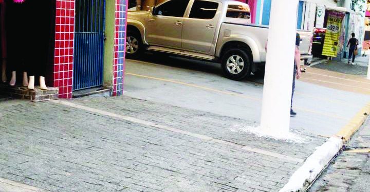 Comerciantes do Tatuapé reclamam que Zona Azul ‘travou’ suas garagens