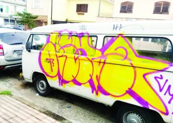 Carros abandonados no Tatuapé geram insegurança e risco de doenças como a dengue