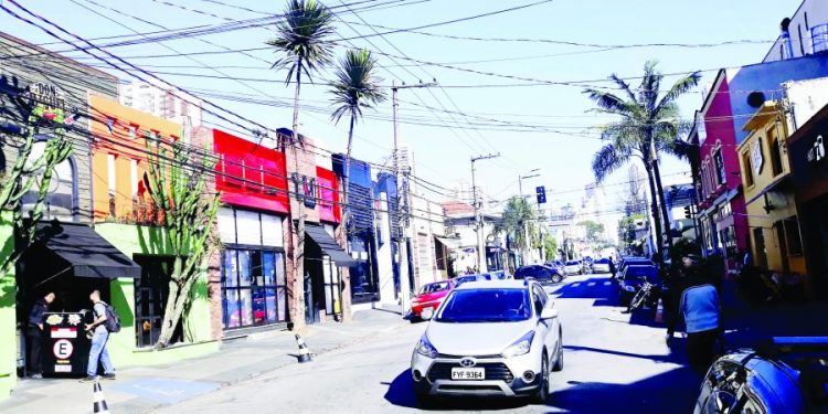 Polícia fecha ‘balada’ na Rua Itapura, no Tatuapé