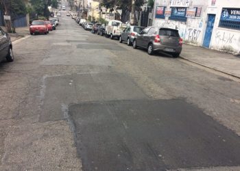 Parte da Rua Euclides Pacheco, no Tatuapé, foi esquecida pelo recapeamento