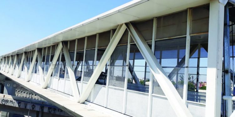 Passarela da Arena Corinthians, na Cidade AE Carvalho, volta a ficar ‘inutilizada’ à noite