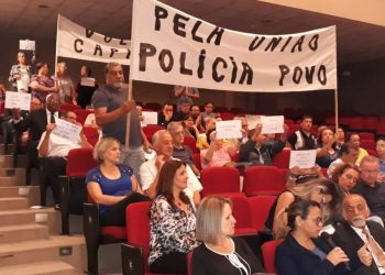 Moradores do Parque São Jorge protestam por afastamento de capitão da 2ª Cia. da PM