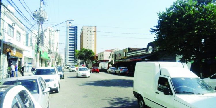 Moradores do Tatuapé reclamam de obras e de comércios sem fiscalização