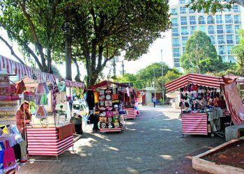 Artesãos da Praça Silvio Romero conseguiram acordo de 90 dias para ficar