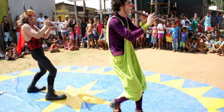Biblioteca do Tatuapé oferece oficinas, teatro, circo e contação de histórias