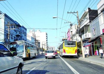 Moradores reclamam de descaso na Avenida Celso Garcia, entre o Brás e o Belenzinho