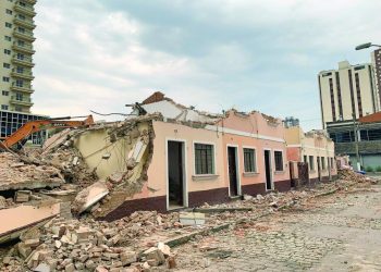 Casas da Vila Operária, no Tatuapé, são demolidas por decisão de donos da área