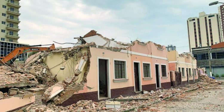 Casas da Vila Operária, no Tatuapé, são demolidas por decisão de donos da área