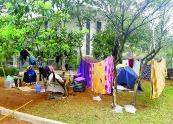 A condição dos sem-teto na Praça Silvio Romero está cada vez mais delicada