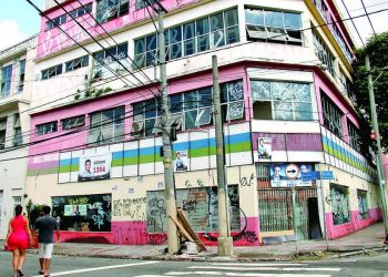 Símbolo de potência comercial, ex-Shopping Chic, no Tatuapé, está vazio