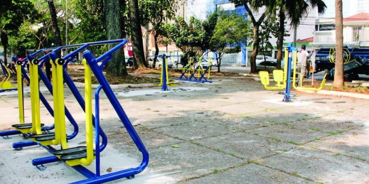 Praça Santa Terezinha, no Tatuapé, passa por obras de revitalização