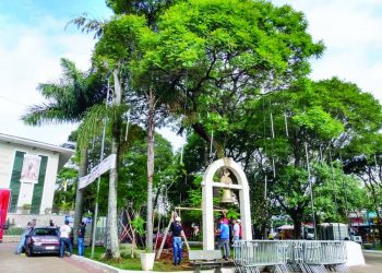 A Praça Silvio Romero espera o público em festa com muita música, luzes e religiosidade