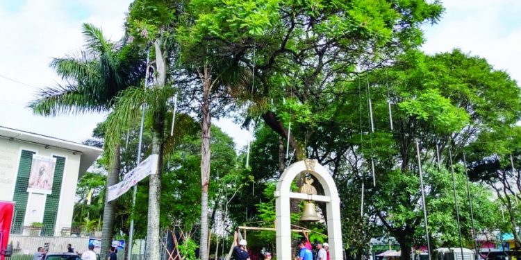 A Praça Silvio Romero espera o público em festa com muita música, luzes e religiosidade
