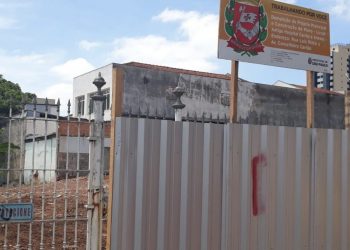 Trabalho de demolição em antigo prédio do Hospital de Vila Carrão vai até janeiro de 2020