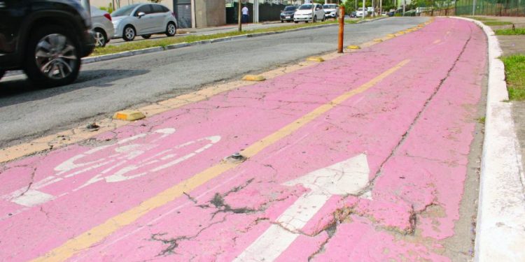 Ciclofaixas do Tatuapé seguem sem manutenção e sinalização ruim