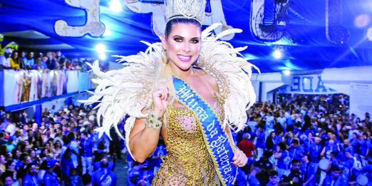 Escola de Samba Acadêmicos do Tatuapé tem musa de bateria