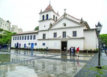 Visitar o Pateo do Collegio, no centro, é entrar na história de SP