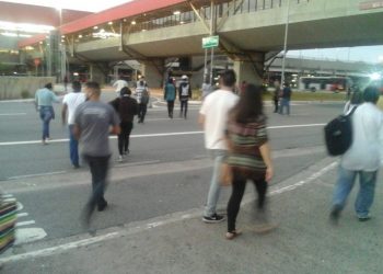 CET ‘abandona’ pedestres que se arriscam na Radial Leste, em Itaquera