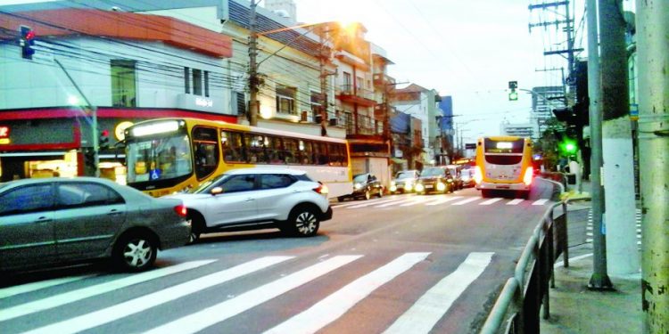 Petição digital sugere o recapeamento total da Avenida Celso Garcia