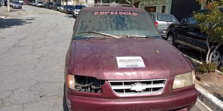 Abandono de veículos gera multa de mais de R$ 18 mil