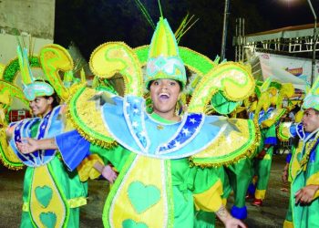 Desfiles dos blocos de fantasias na Vila Esperança abrem o carnaval da cidade de SP