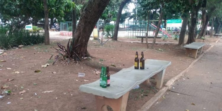 Moradores próximos à Praça General Costa Barreto, no Tatuapé, estão desesperados