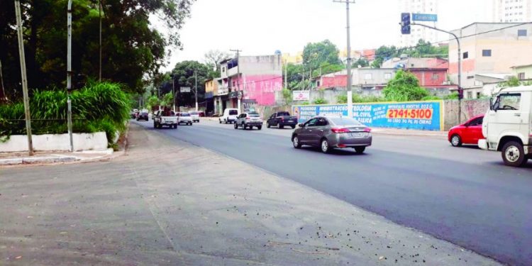 Av. Jacu-Pêssego recebe recapeamento após seis meses de espera