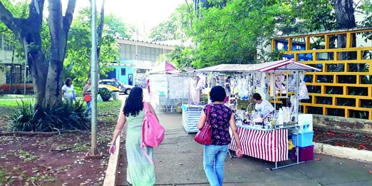 Moradores reclamam que manutenção é falha em ruas e praças do Parque São Jorge