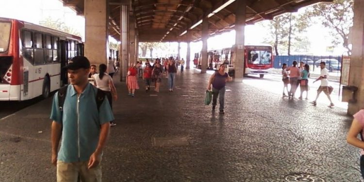 Atenção ao horário dos postos de serviços nos terminais de ônibus