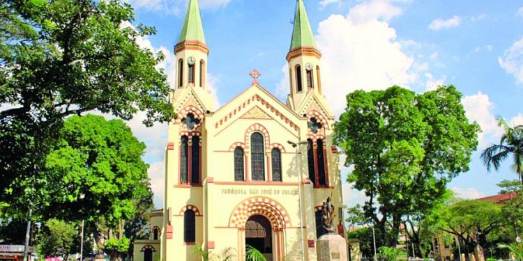 Com regras, fiéis têm o direito de fazer orações na Paróquia São José do Belém