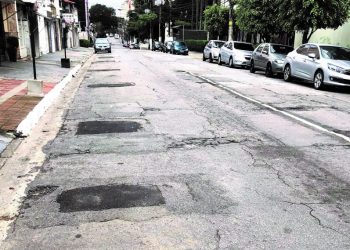 Rua Emílio Mallet, no Tatuapé, foi esquecida do mapa do recapeamento