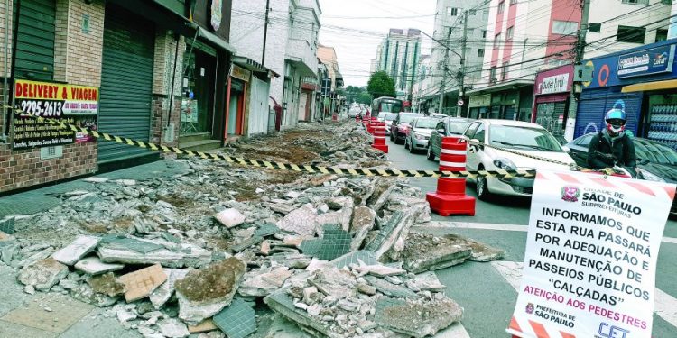 Prefeitura começou a quebrar calçadas do Tatuapé e críticas foram imediatas