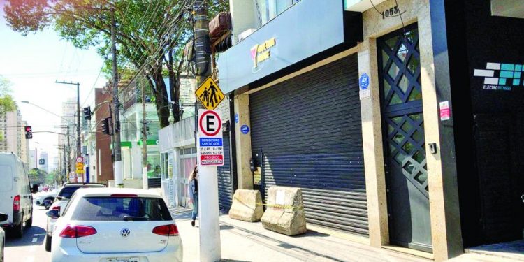 Balada na Rua Itapura é denunciada por abrir mesmo após lacração