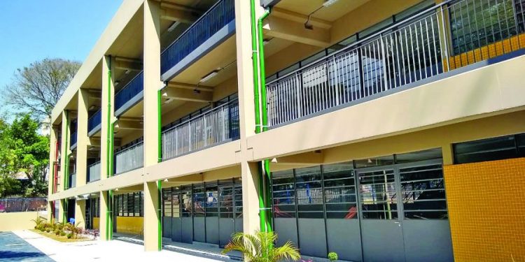 Um dos prédios do CEU Carrão-Tatuapé está pronto, bem como o playground