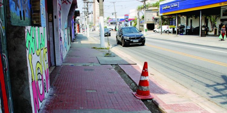 Obras em calçadas do Tatuapé deixam moradores e comerciantes confusos