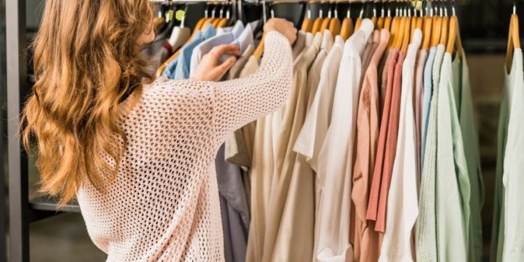 Pesquisa da Associação Comercial mostra que a economia começa a reaquecer