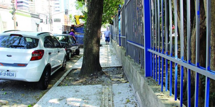 Modelo de reformas de calçadas do Tatuapé desrespeita moradores