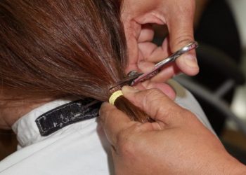 ONG Rapunzel Solidária recebe doação de cabelos em shoppings do Tatuapé