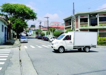 Perigo de acidente na Rua Dulce, esquina com a Rua Engenheiro Pegado, gera pedido de rotatória