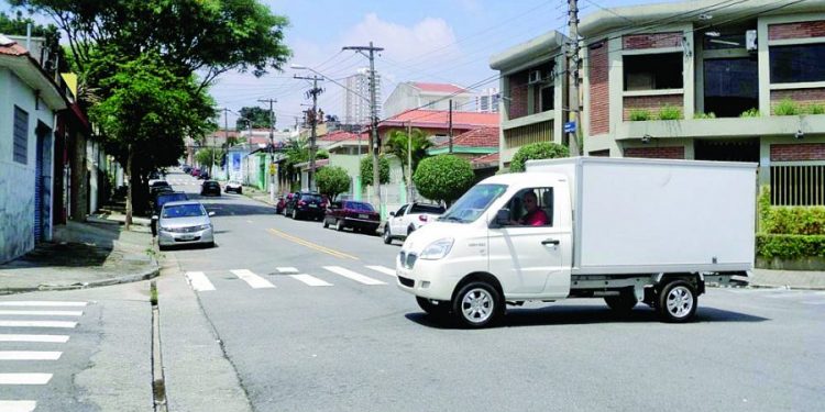 Perigo de acidente na Rua Dulce, esquina com a Rua Engenheiro Pegado, gera pedido de rotatória