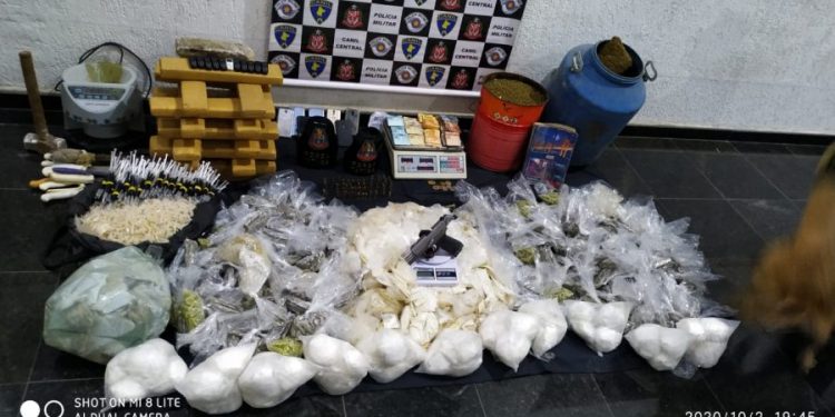 PM faz apreensão de drogas em Operação ‘Áreas Críticas’, na Comunidade do Pau Queimado, no Tatuapé