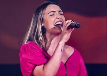Michel Teló usa o ‘Peguei’ e agora é o técnico de Stephanie, do Tatuapé, no The Voice