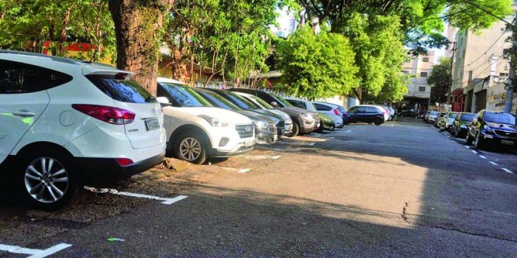 Vagas de Zona Azul no Largo do Bom Parto querem criar mobilidade no comércio