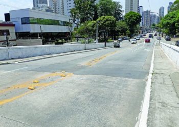 Viaduto Carlos Ferraci é esquecido, apesar de fissuras, infiltrações e sem-teto