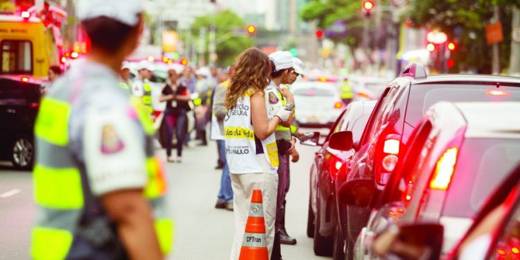 Talonário eletrônico vai agilizar multas do Detran