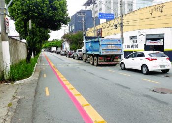Um mês com ciclofaixa, Rua Melo Peixoto espera por revisão no trânsito pela CET