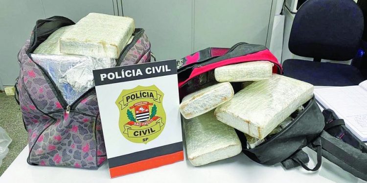 Mais de 20 quilos de drogas foram apreendidos na Penha