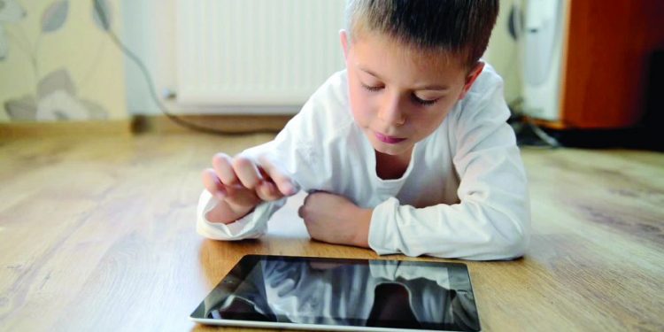 Estudantes de Emefs e Emeis esperam tablets da Prefeitura